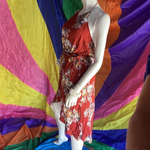 Size L mannequin is small and does not show the size well. - Picture 3 of 3